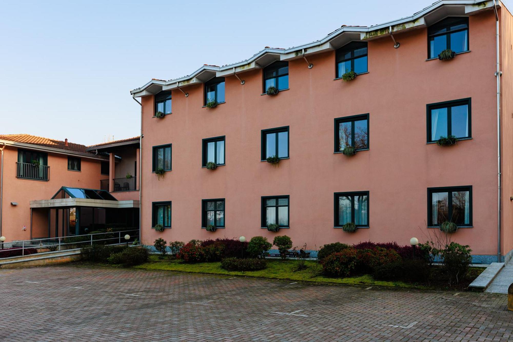 Hotel Villa Delle Rose - Malpensa Oleggio Luaran gambar
